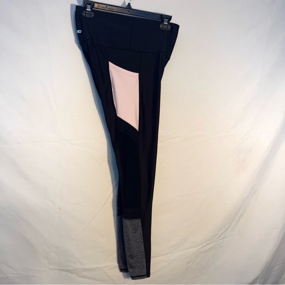 High Waisted Black Leggings w/ light pink pockets Size Medium - Picture 8 of 10